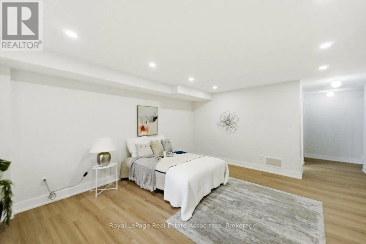 16 - 3975 EGLINTON AVENUE W