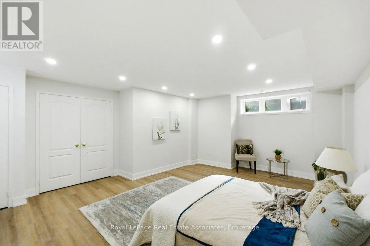 16 - 3975 EGLINTON AVENUE W