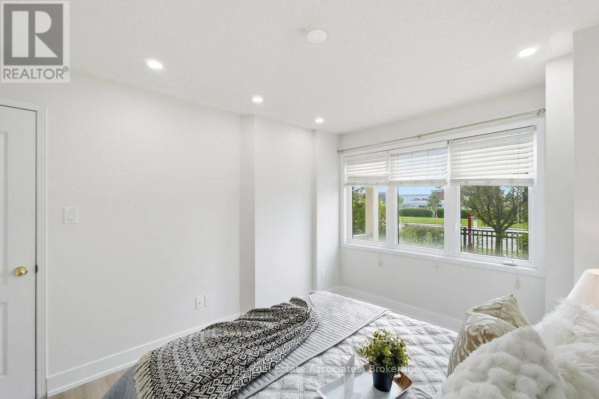 16 - 3975 EGLINTON AVENUE W