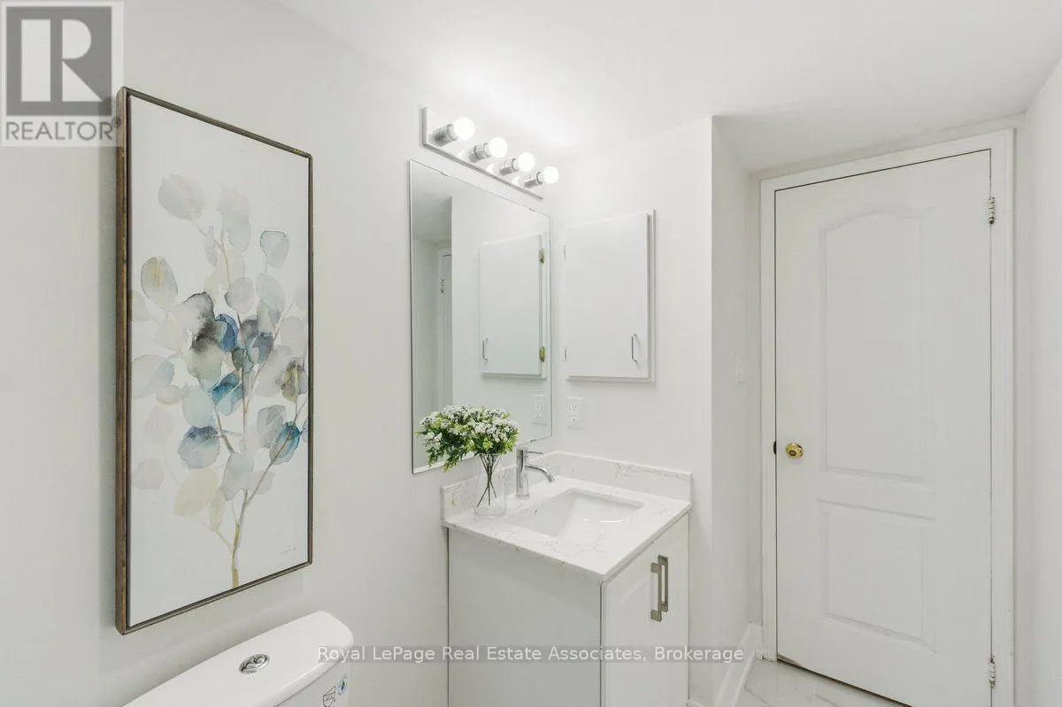 16 - 3975 EGLINTON AVENUE W