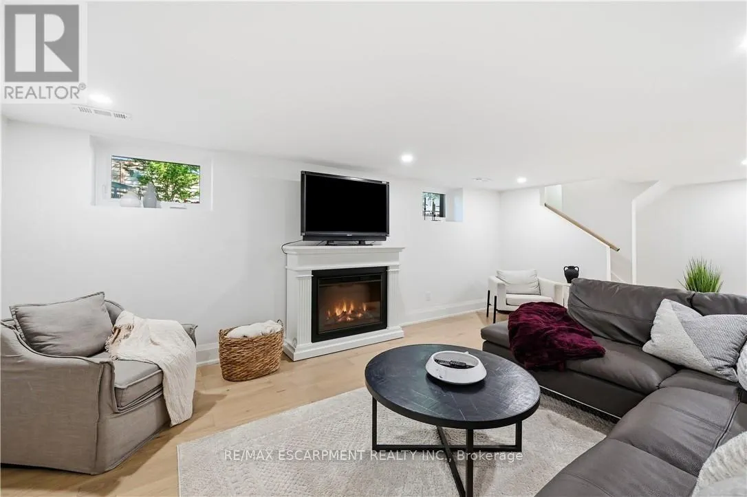 869 CONDOR DRIVE