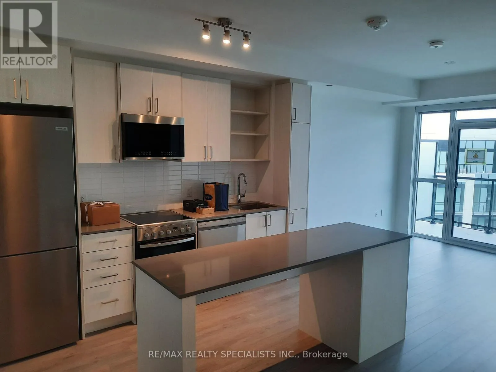 908 - 50 GEORGE BUTCHART DRIVE