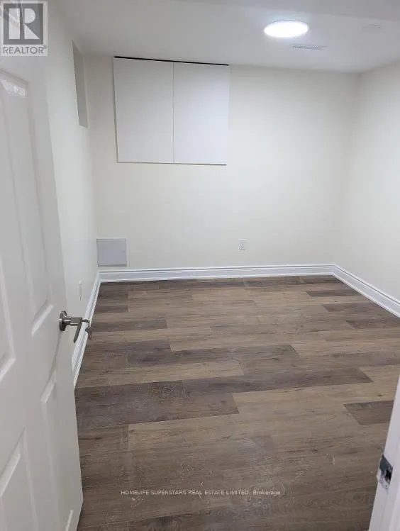 BASEMENT APARTMENT - 26 GLENMORE CRESCENT