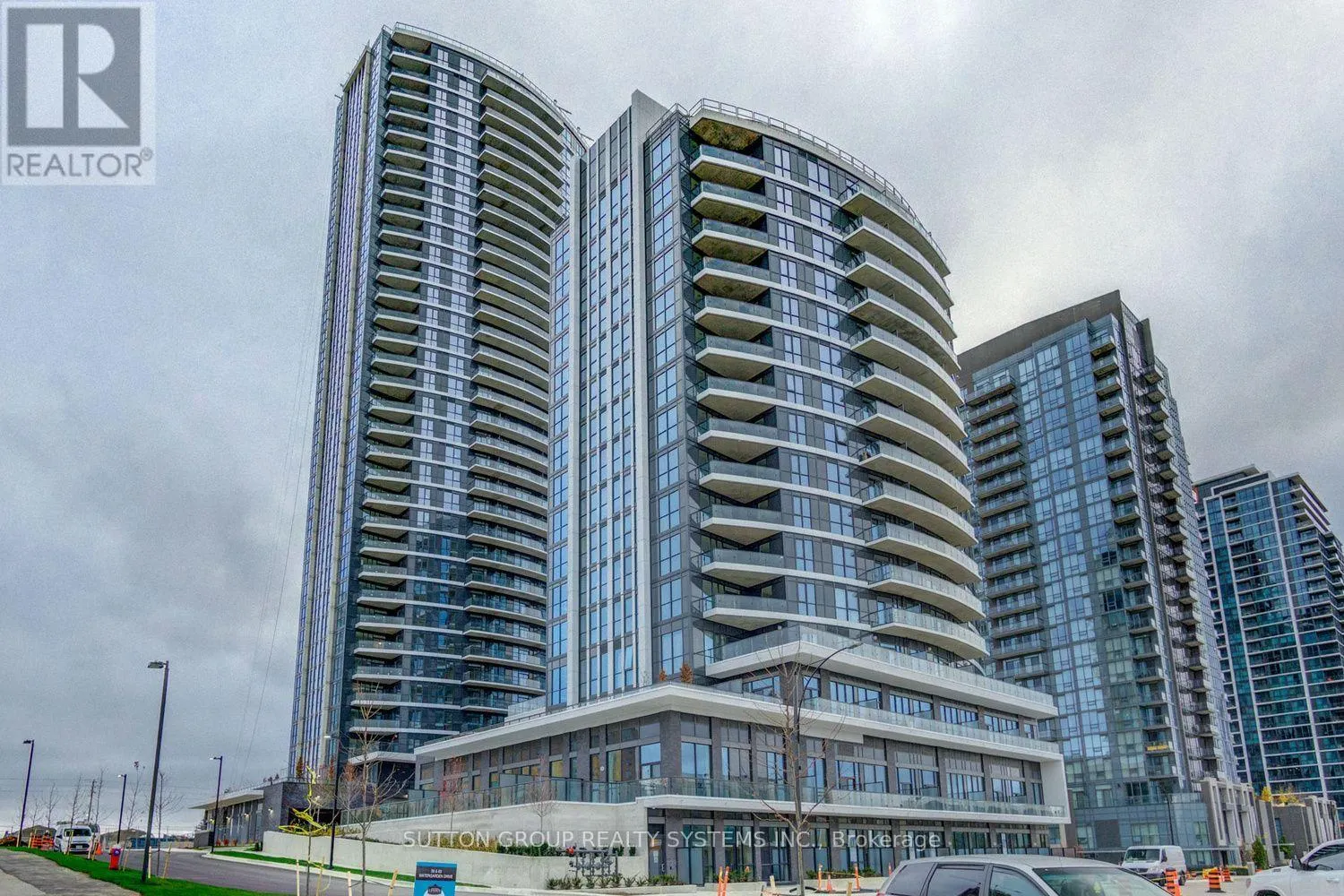 906 - 65 WATERGARDEN DRIVE