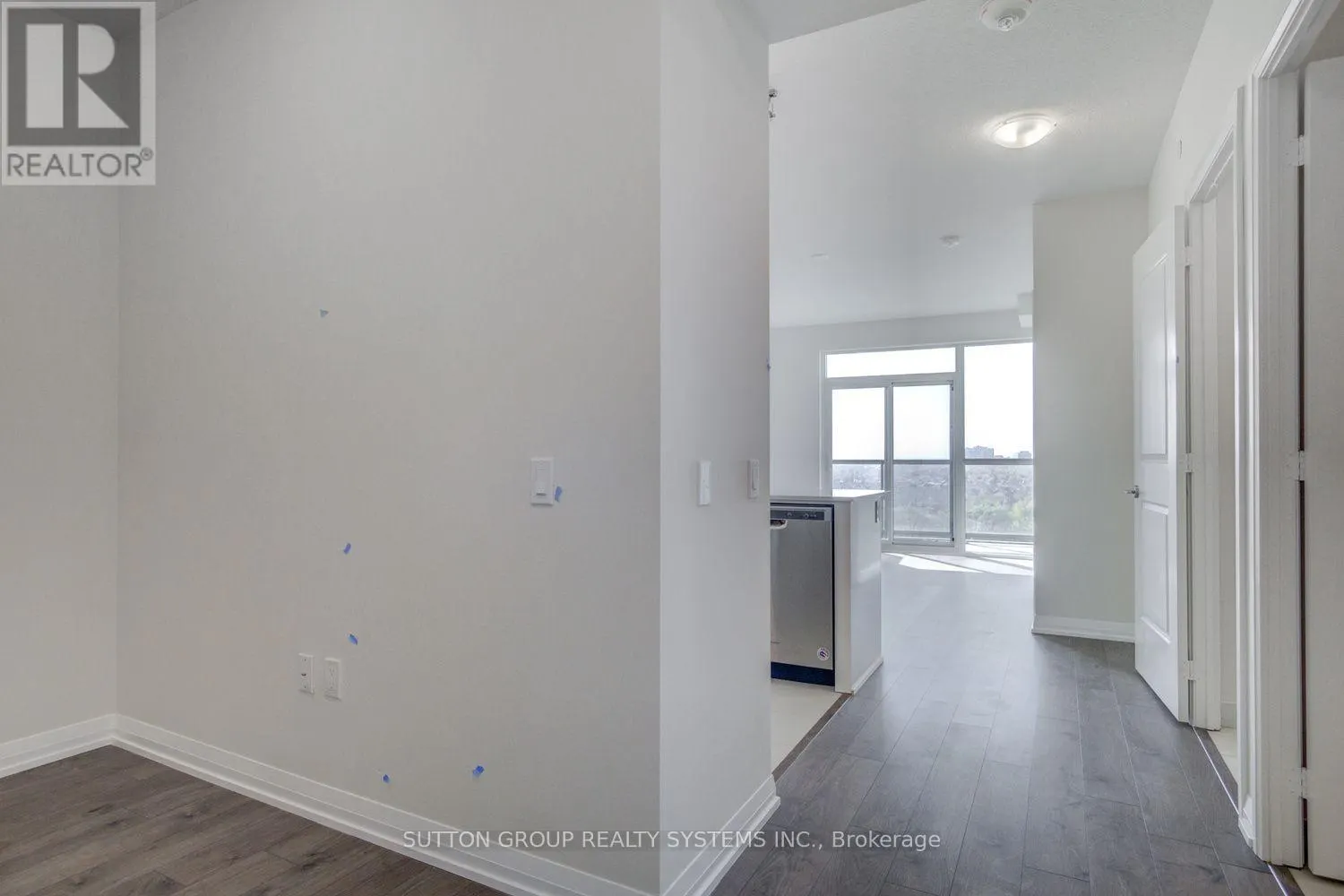 906 - 65 WATERGARDEN DRIVE
