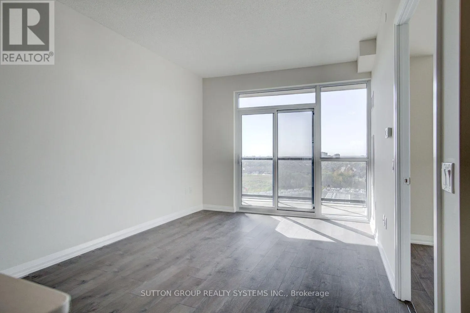906 - 65 WATERGARDEN DRIVE