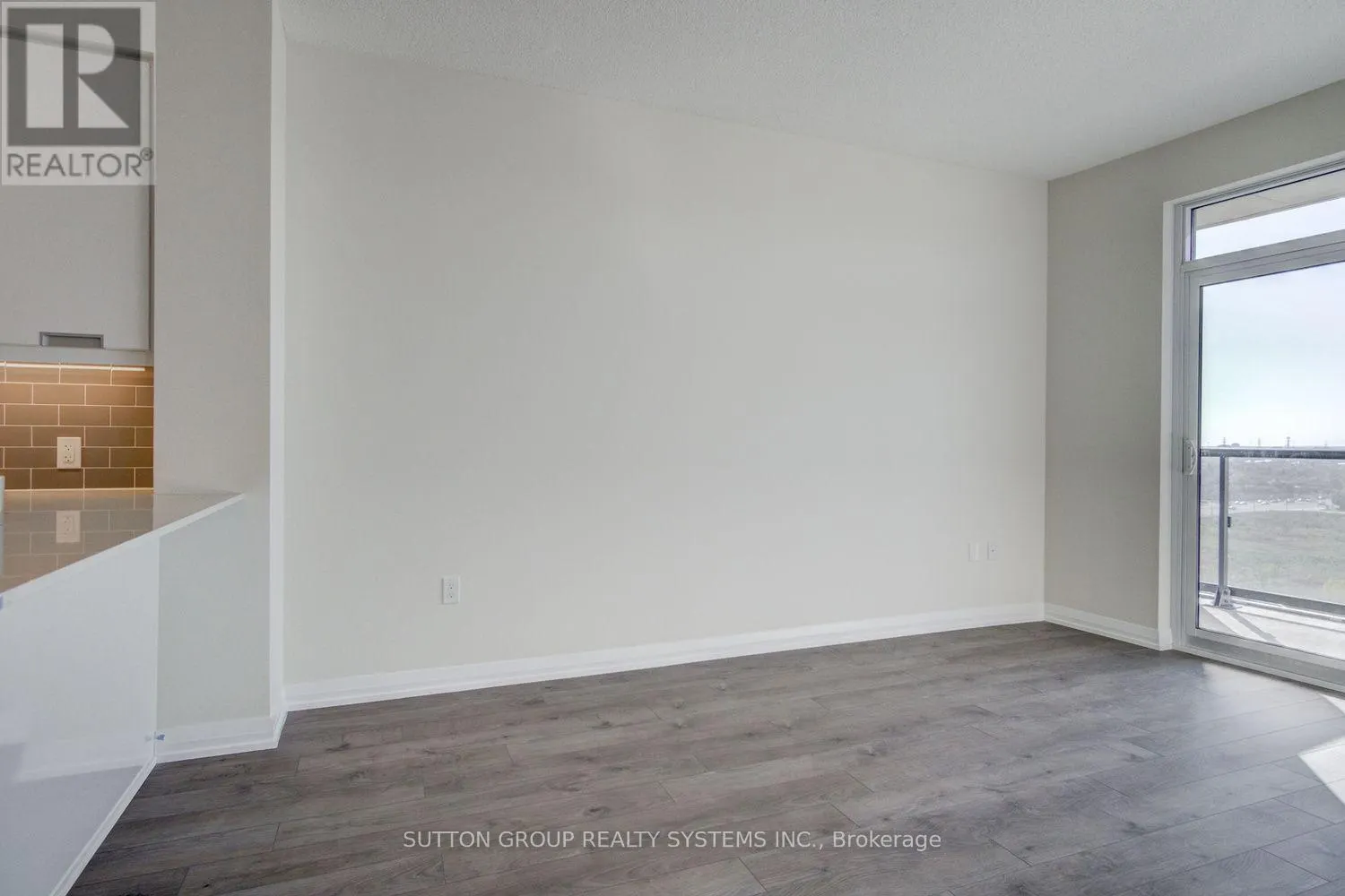 906 - 65 WATERGARDEN DRIVE