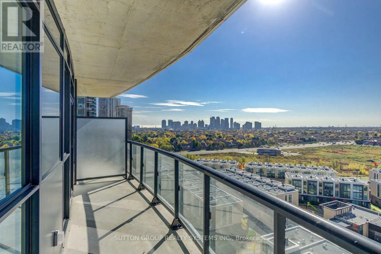 906 - 65 WATERGARDEN DRIVE