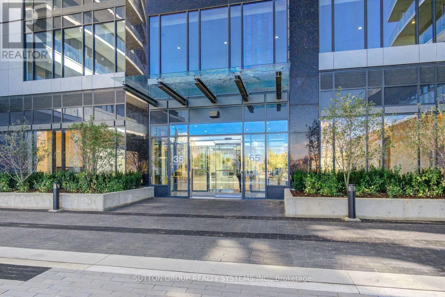 906 - 65 WATERGARDEN DRIVE