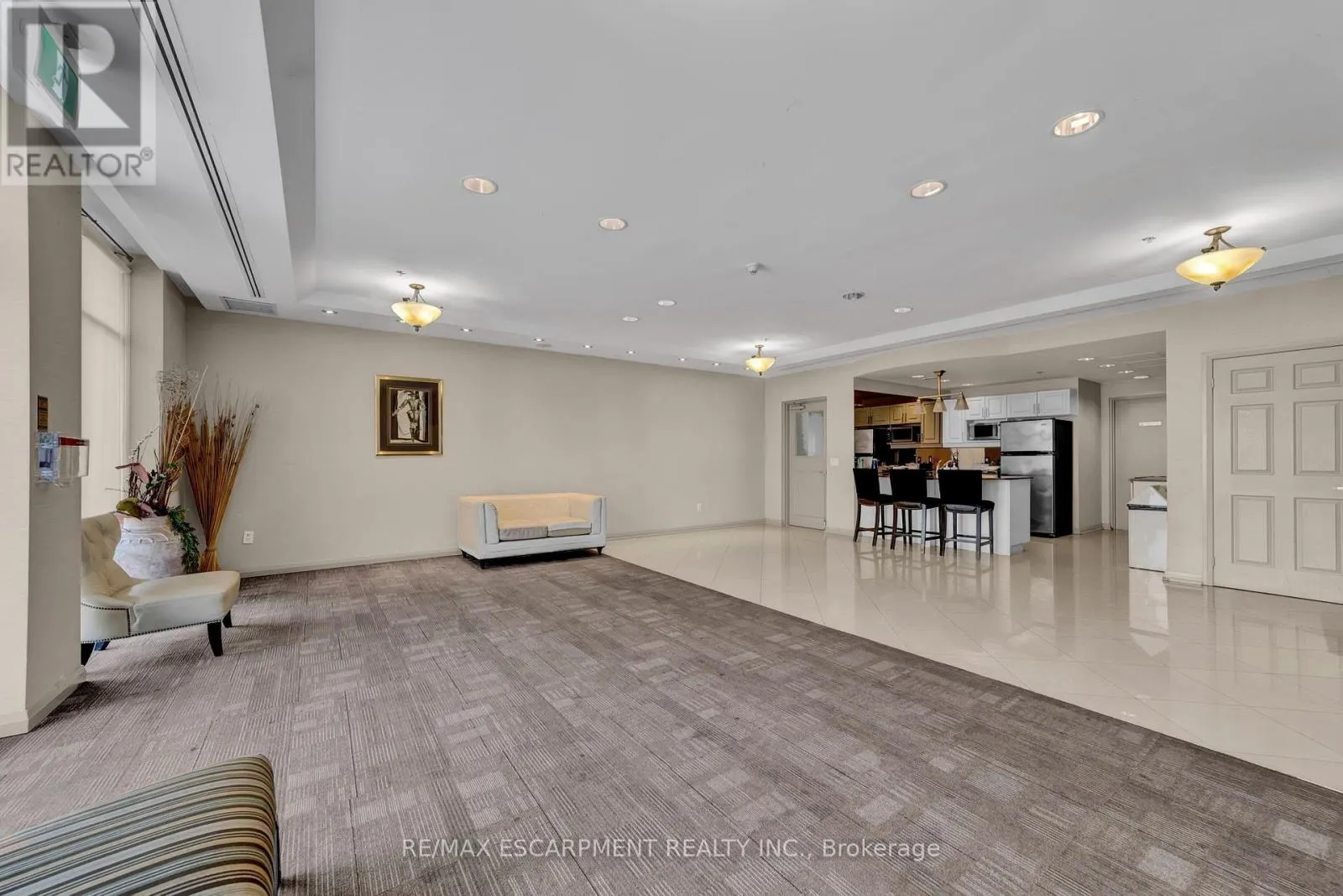 1405 - 220 FORUM DRIVE
