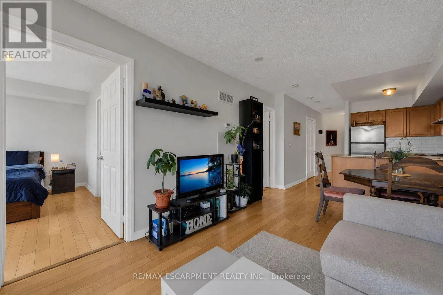 1405 - 220 FORUM DRIVE