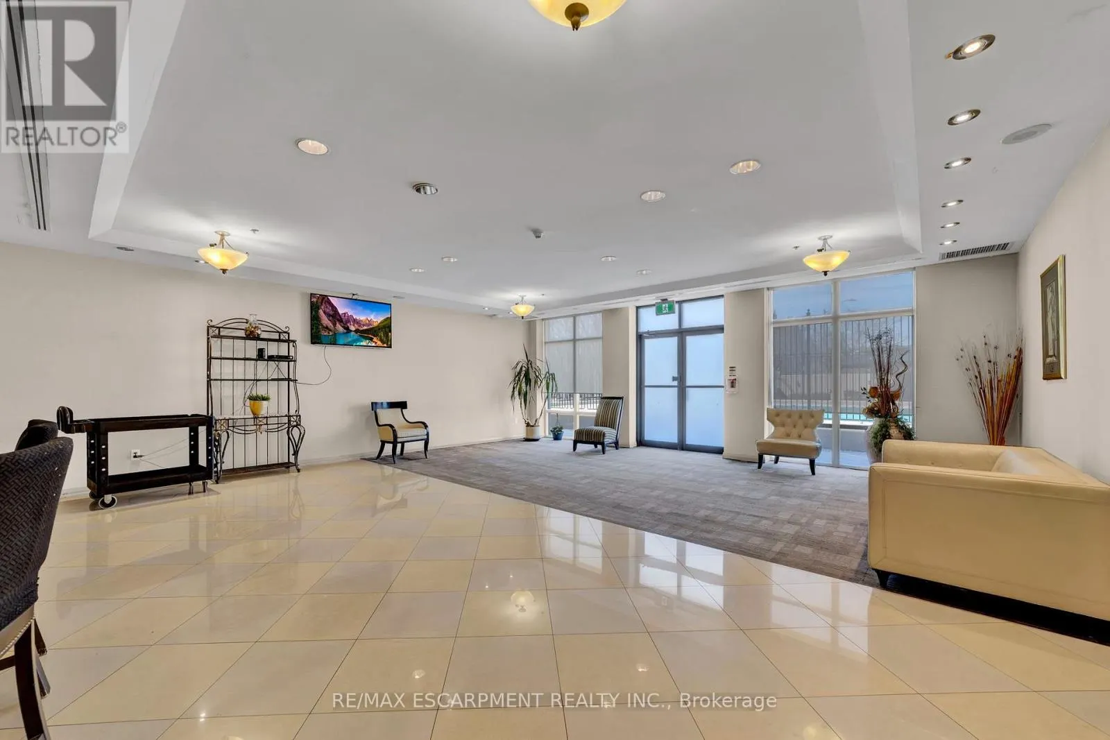 1405 - 220 FORUM DRIVE