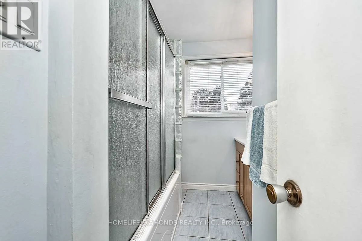 35 EDENBOROUGH DRIVE