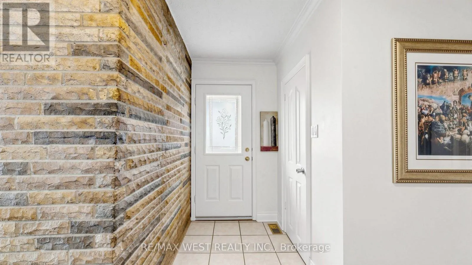 32 ALLONSIUS DRIVE
