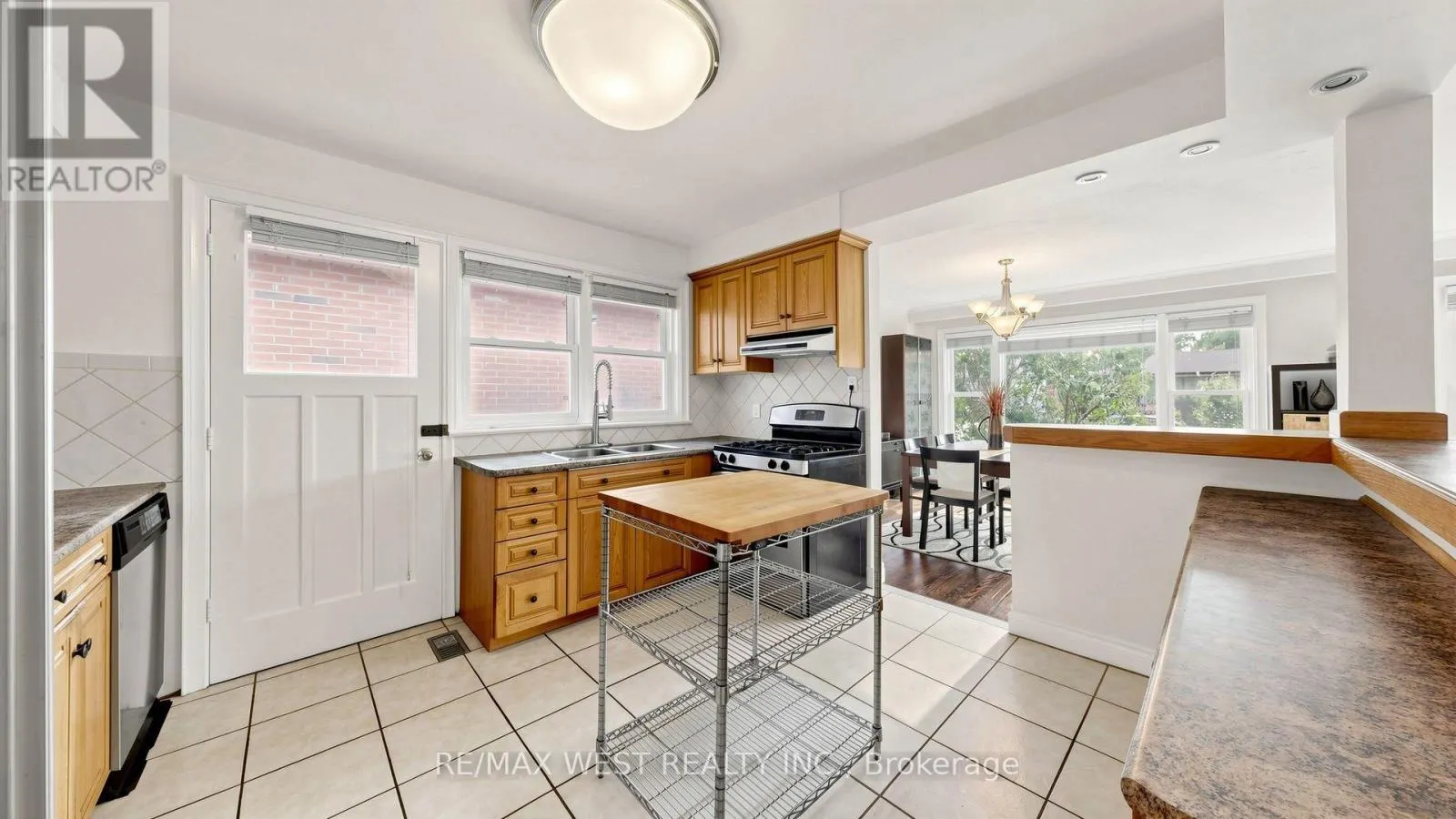 32 ALLONSIUS DRIVE