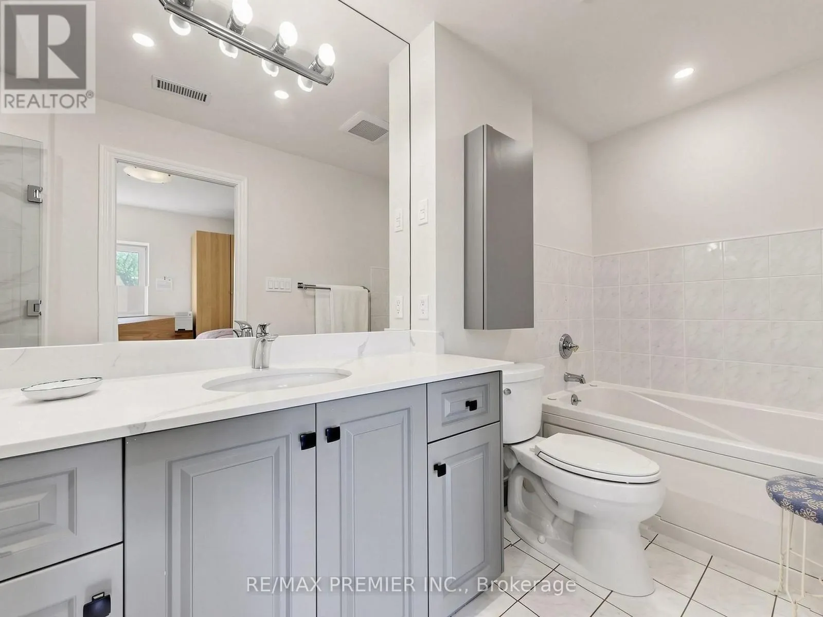 #301 - 30 ANGLESEY BOULEVARD