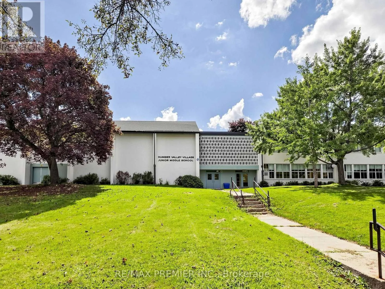 #301 - 30 ANGLESEY BOULEVARD