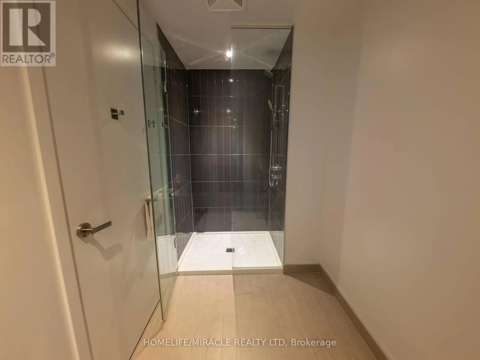 4407 - 3883 QUARTZ ROAD