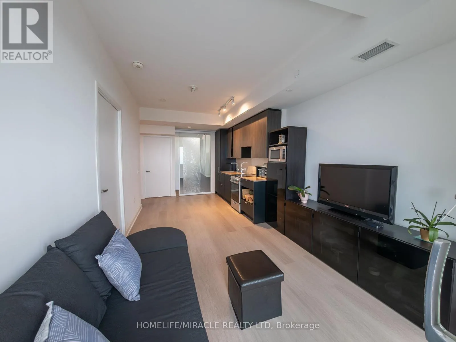 4407 - 3883 QUARTZ ROAD