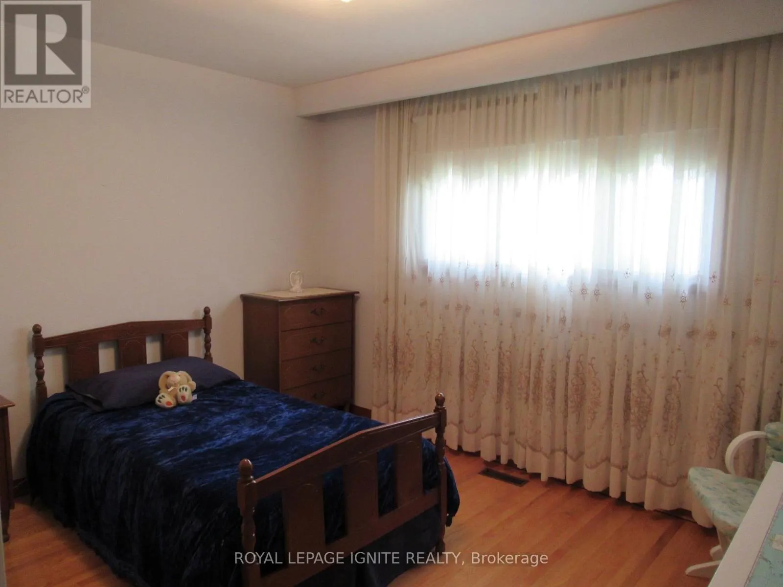 8 NEWLOVE COURT