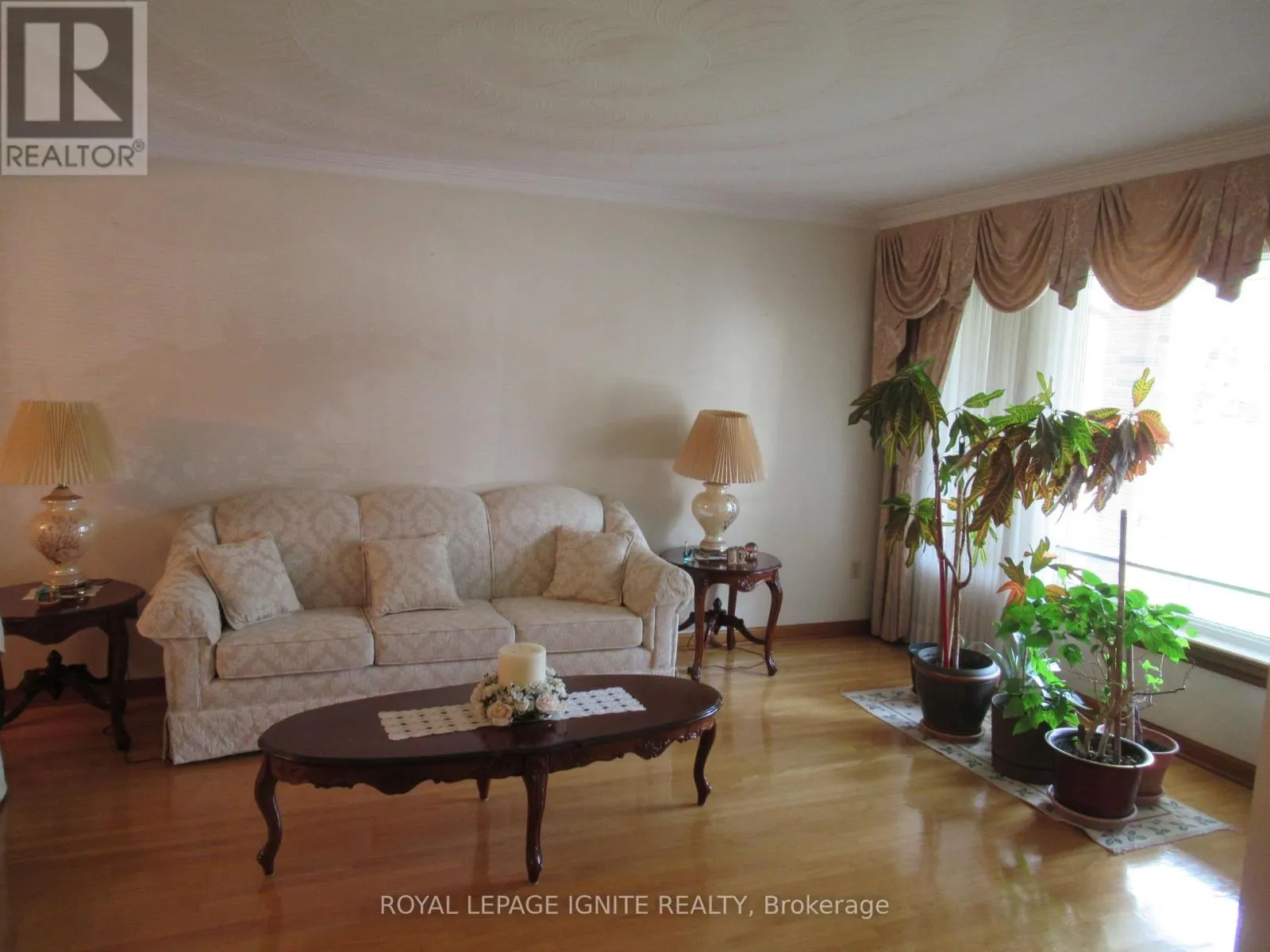 8 NEWLOVE COURT