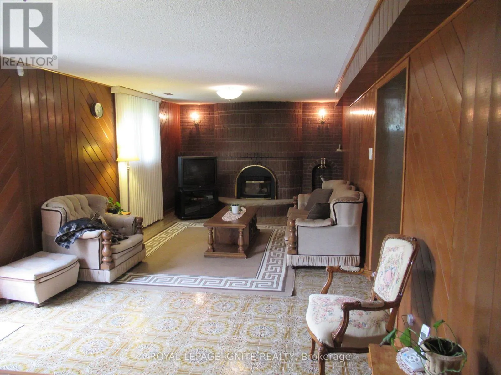 8 NEWLOVE COURT