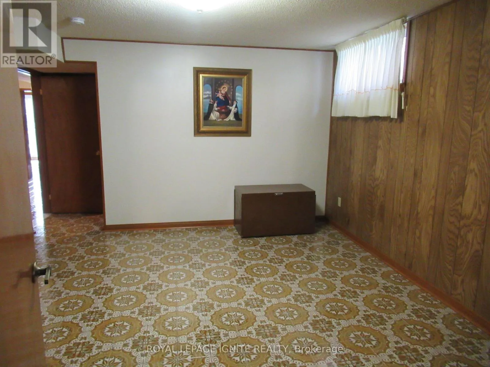 8 NEWLOVE COURT