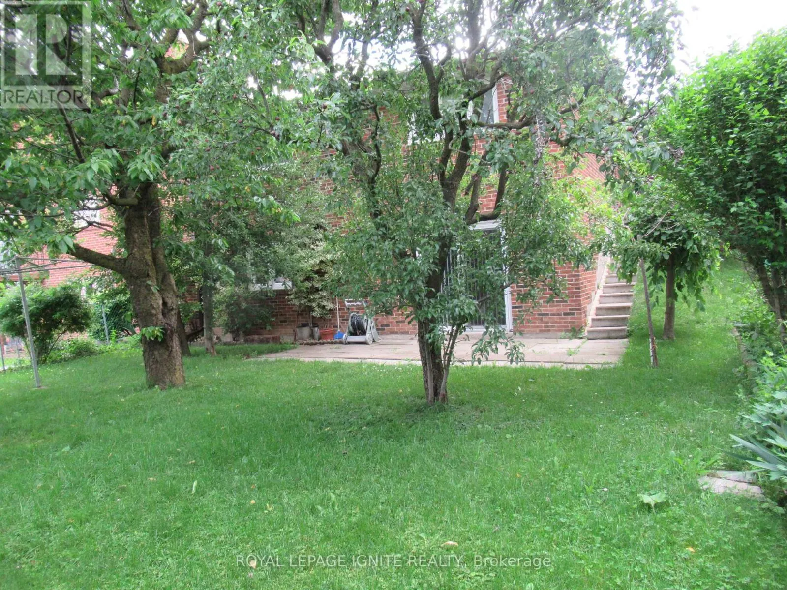 8 NEWLOVE COURT