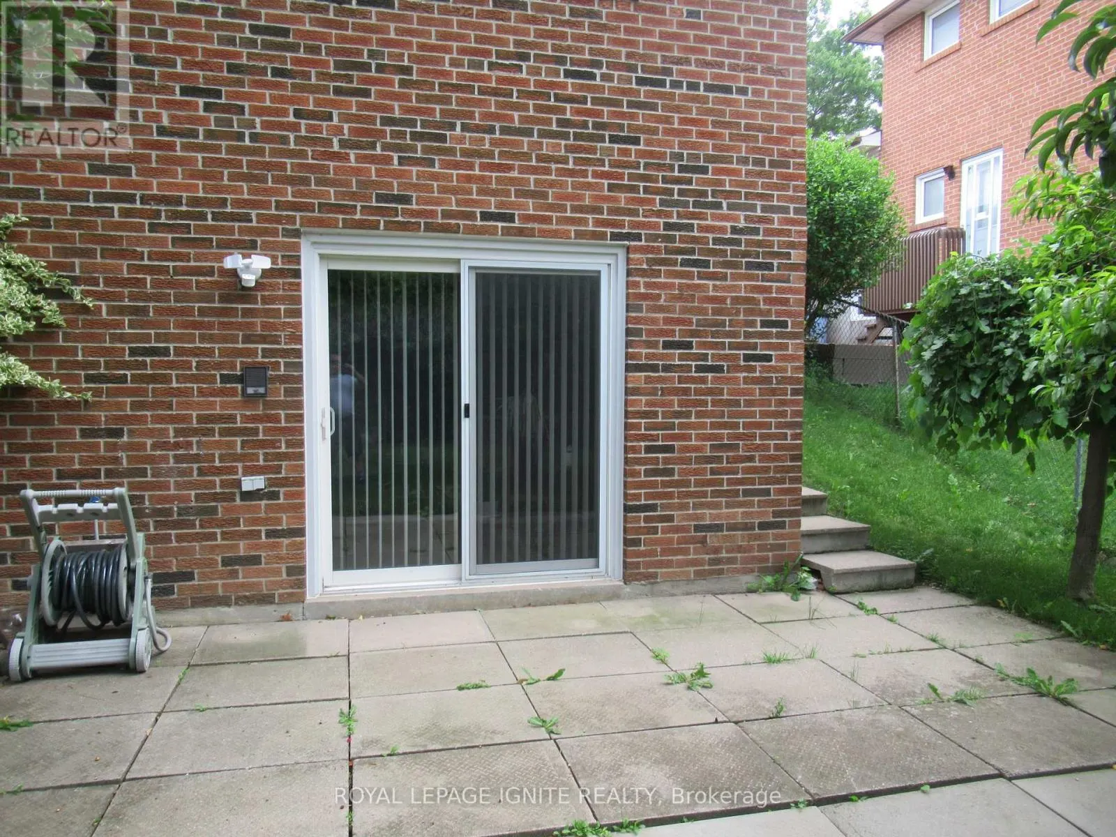 8 NEWLOVE COURT