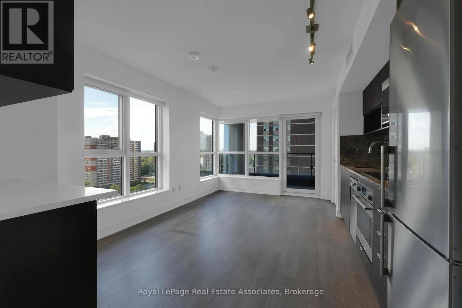 1516 - 9 MABELLE AVENUE