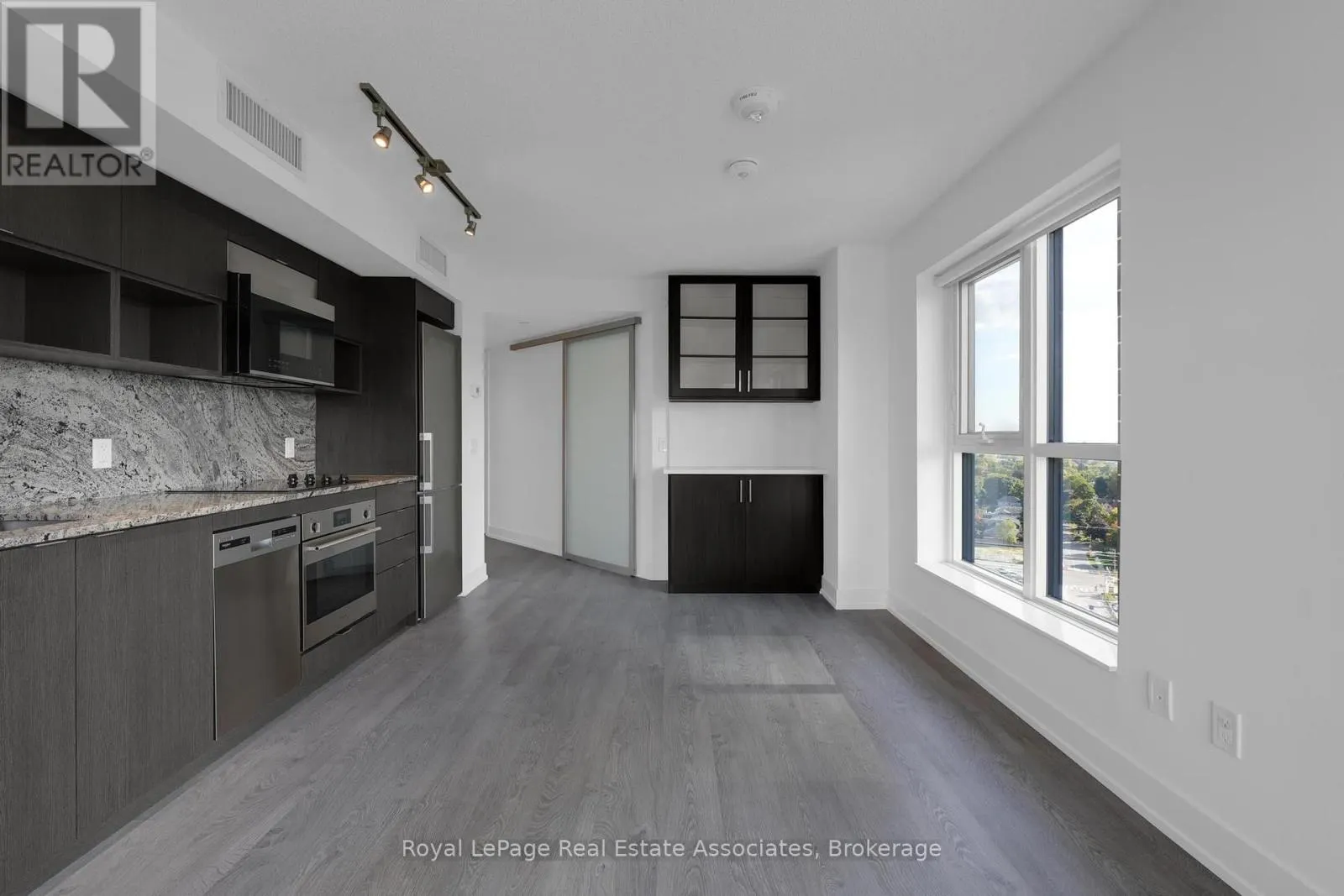 1516 - 9 MABELLE AVENUE