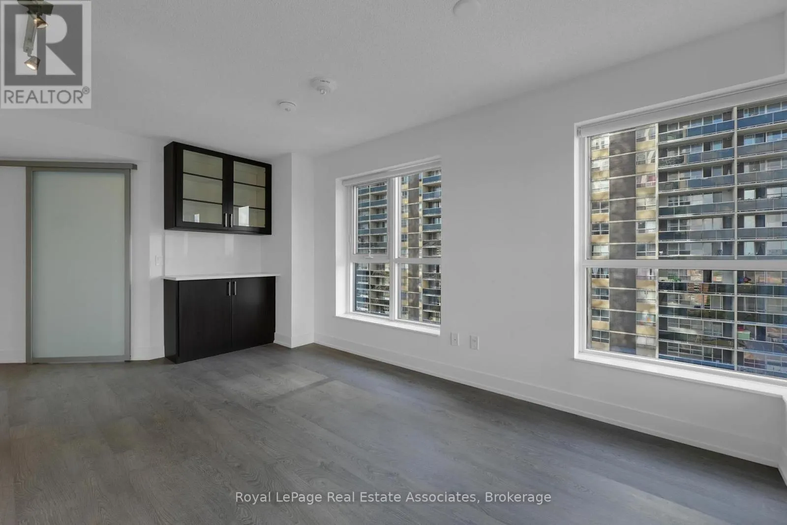 1516 - 9 MABELLE AVENUE