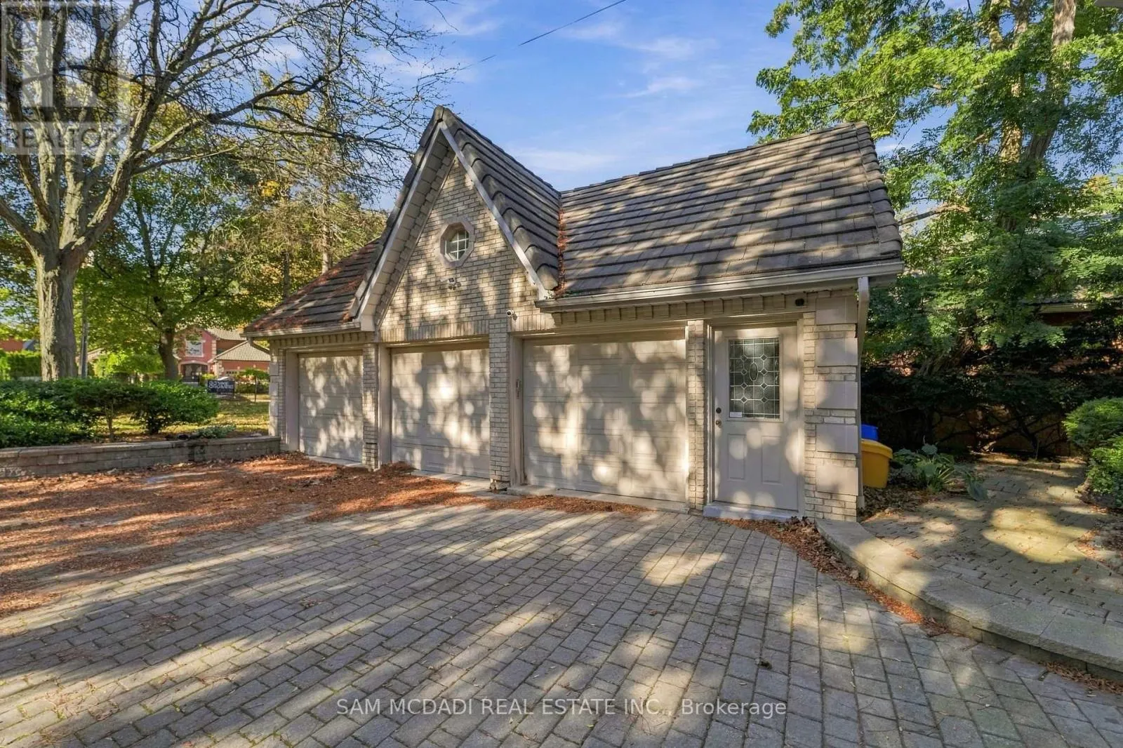 2480 MISSISSAUGA ROAD