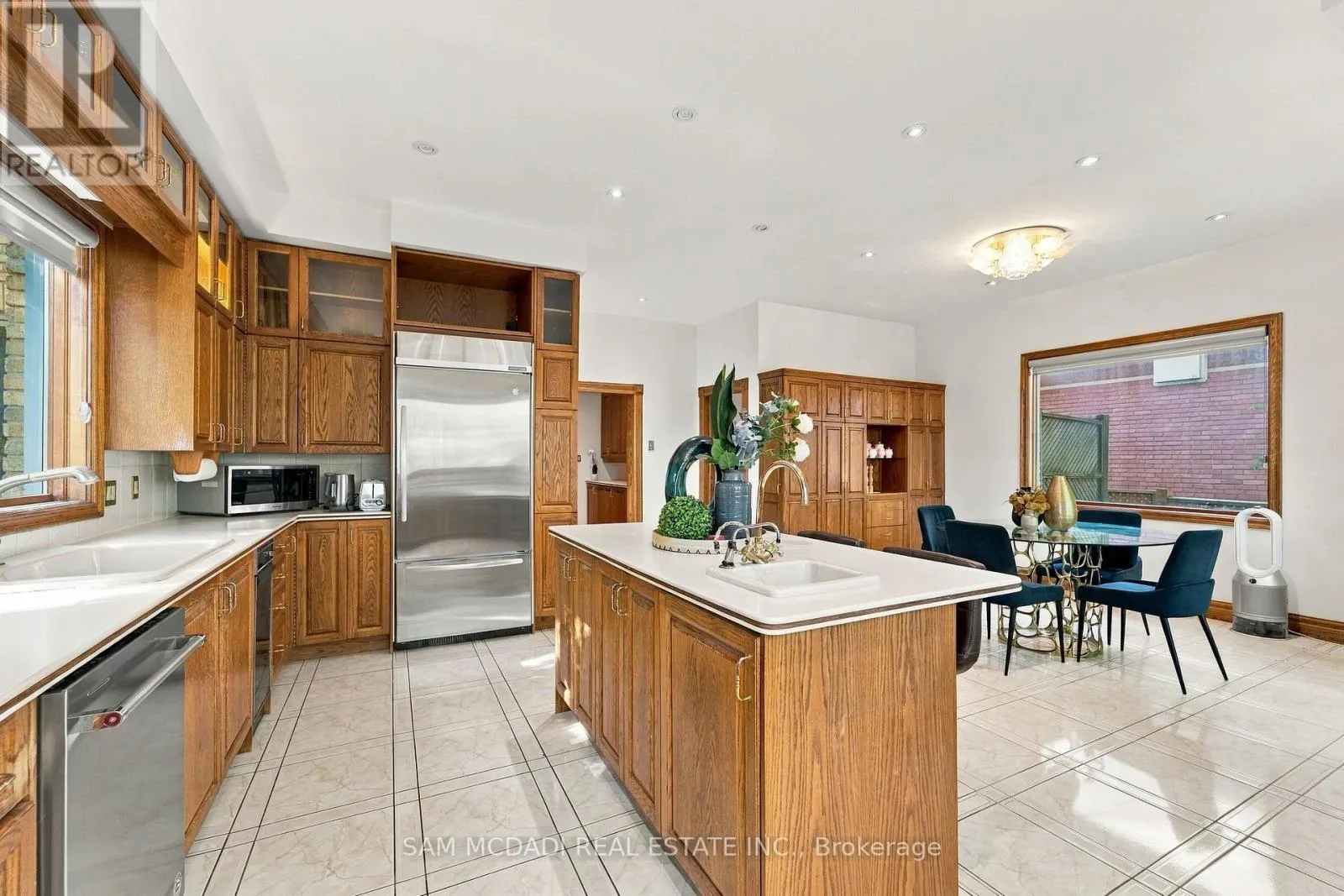 2480 MISSISSAUGA ROAD