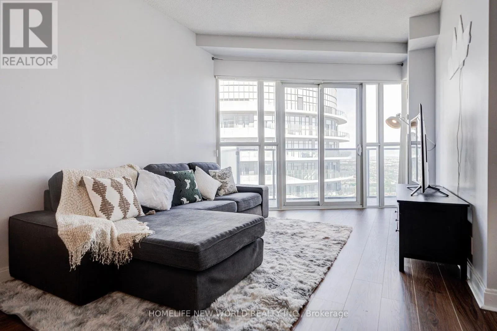4906 - 60 ABSOLUTE AVENUE