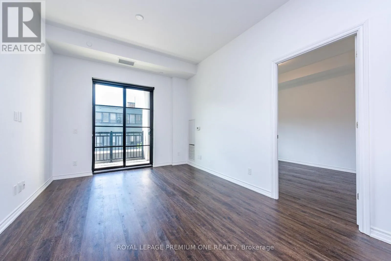 307 - 571 PRINCE EDWARD DRIVE N