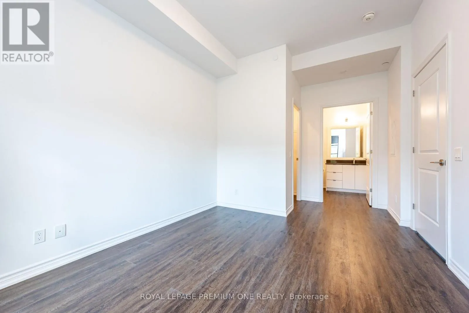 307 - 571 PRINCE EDWARD DRIVE N