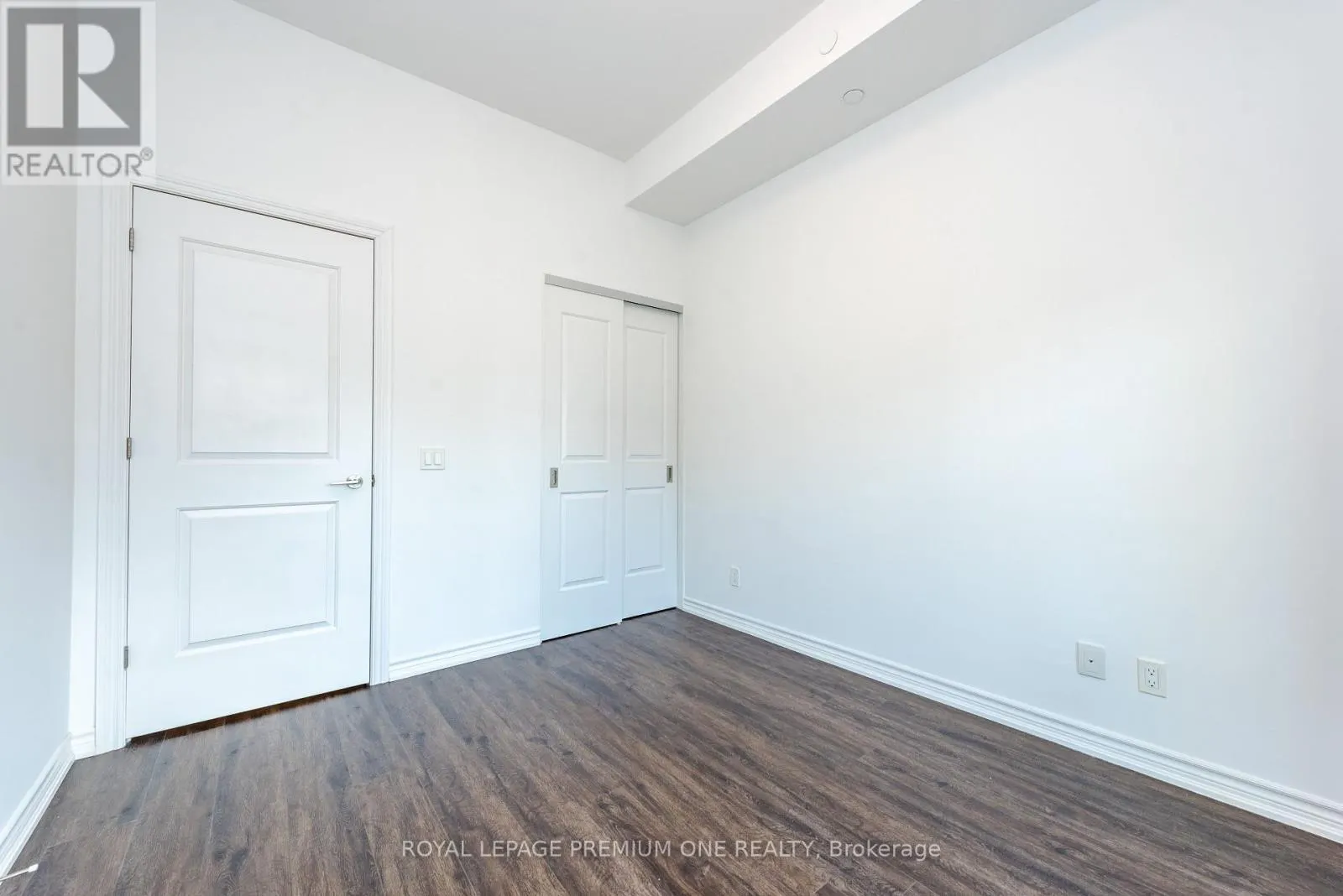 307 - 571 PRINCE EDWARD DRIVE N
