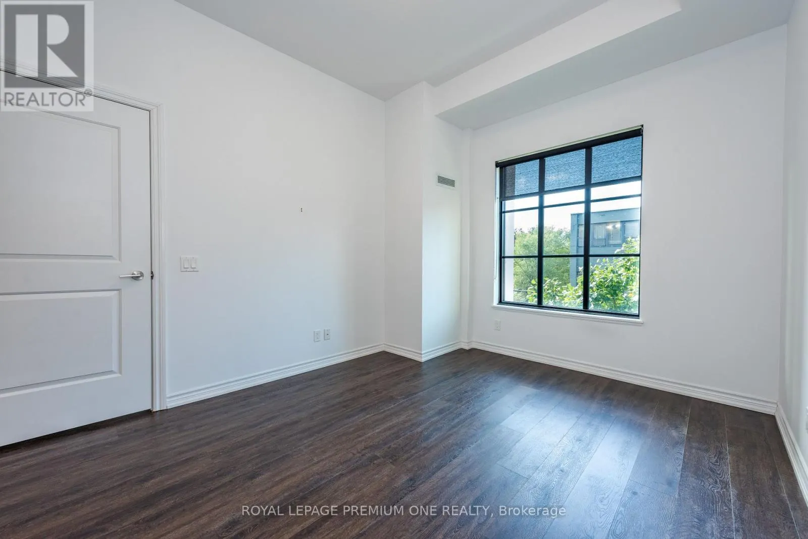 307 - 571 PRINCE EDWARD DRIVE N