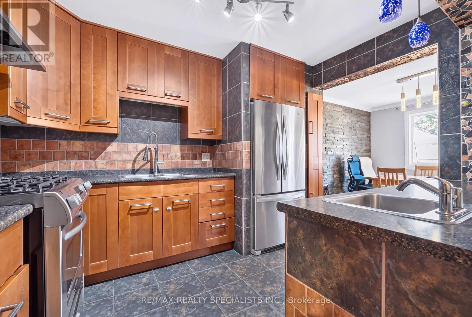 17 - 5610 MONTEVIDEO ROAD