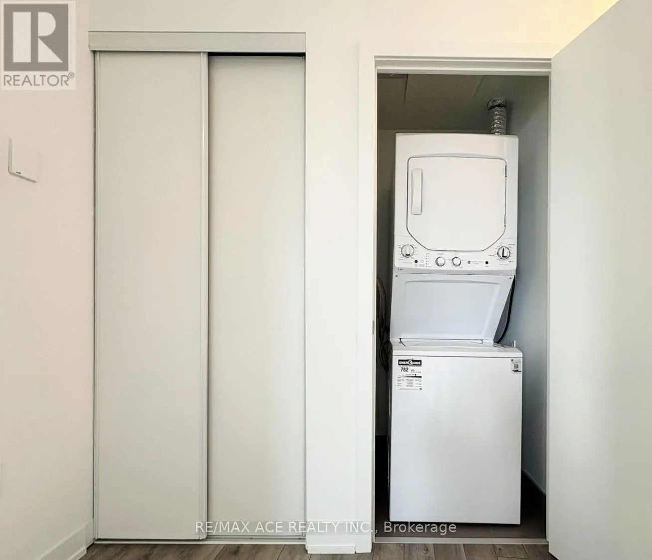 146 - 1005 DUNDAS STREET E