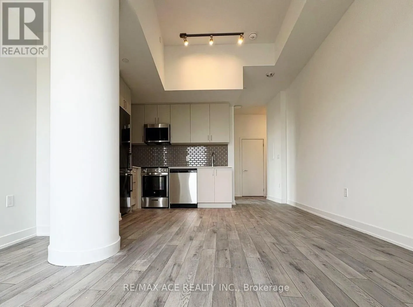 146 - 1005 DUNDAS STREET E