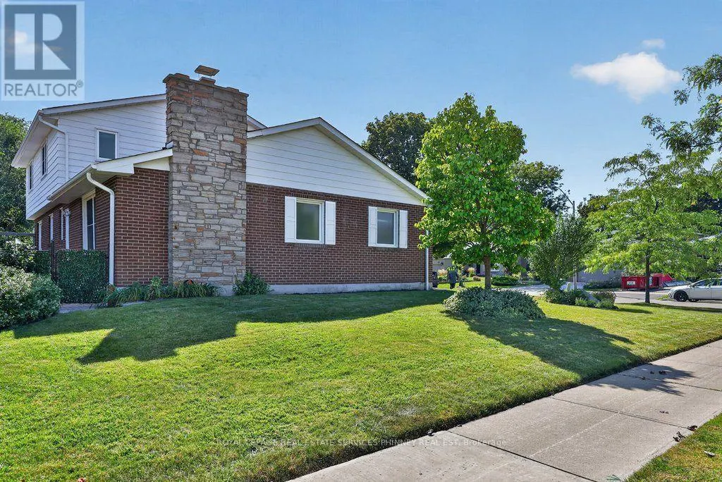 838 SADDLE CRESCENT
