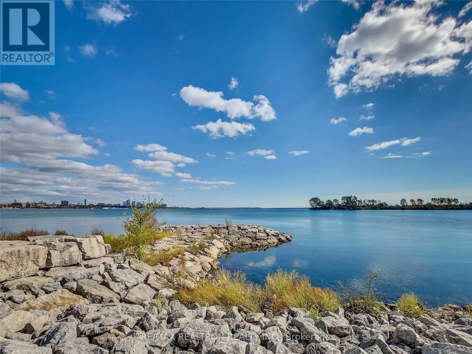 210 - 58 MARINE PARADE DRIVE