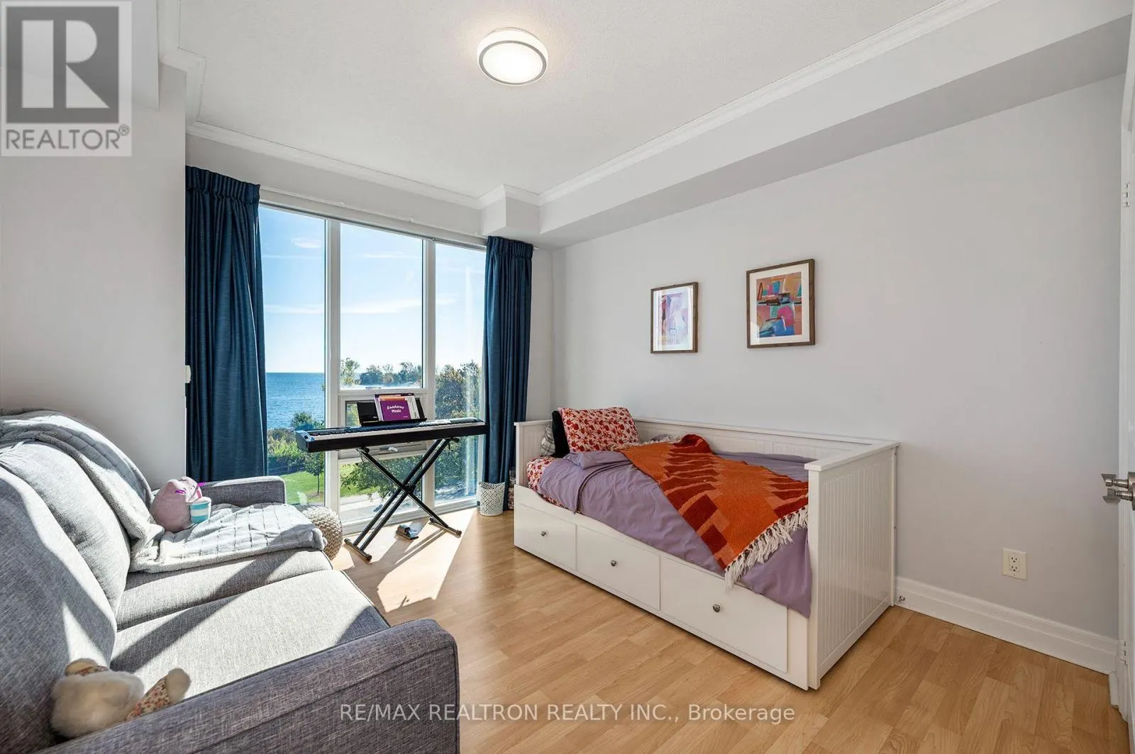 210 - 58 MARINE PARADE DRIVE