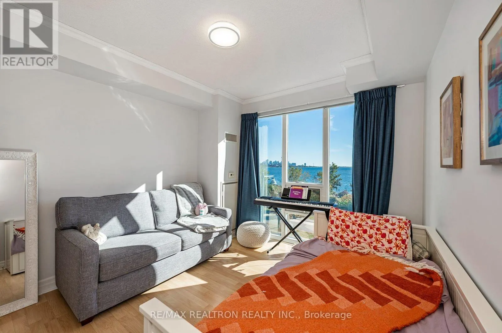 210 - 58 MARINE PARADE DRIVE