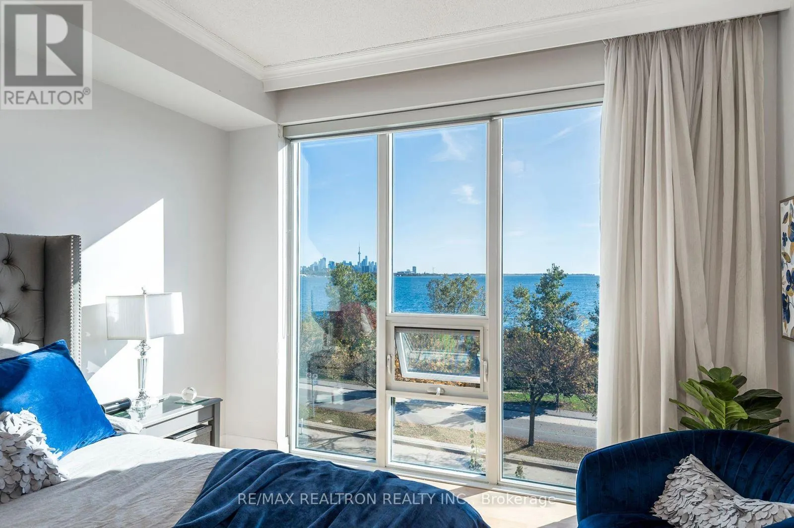 210 - 58 MARINE PARADE DRIVE