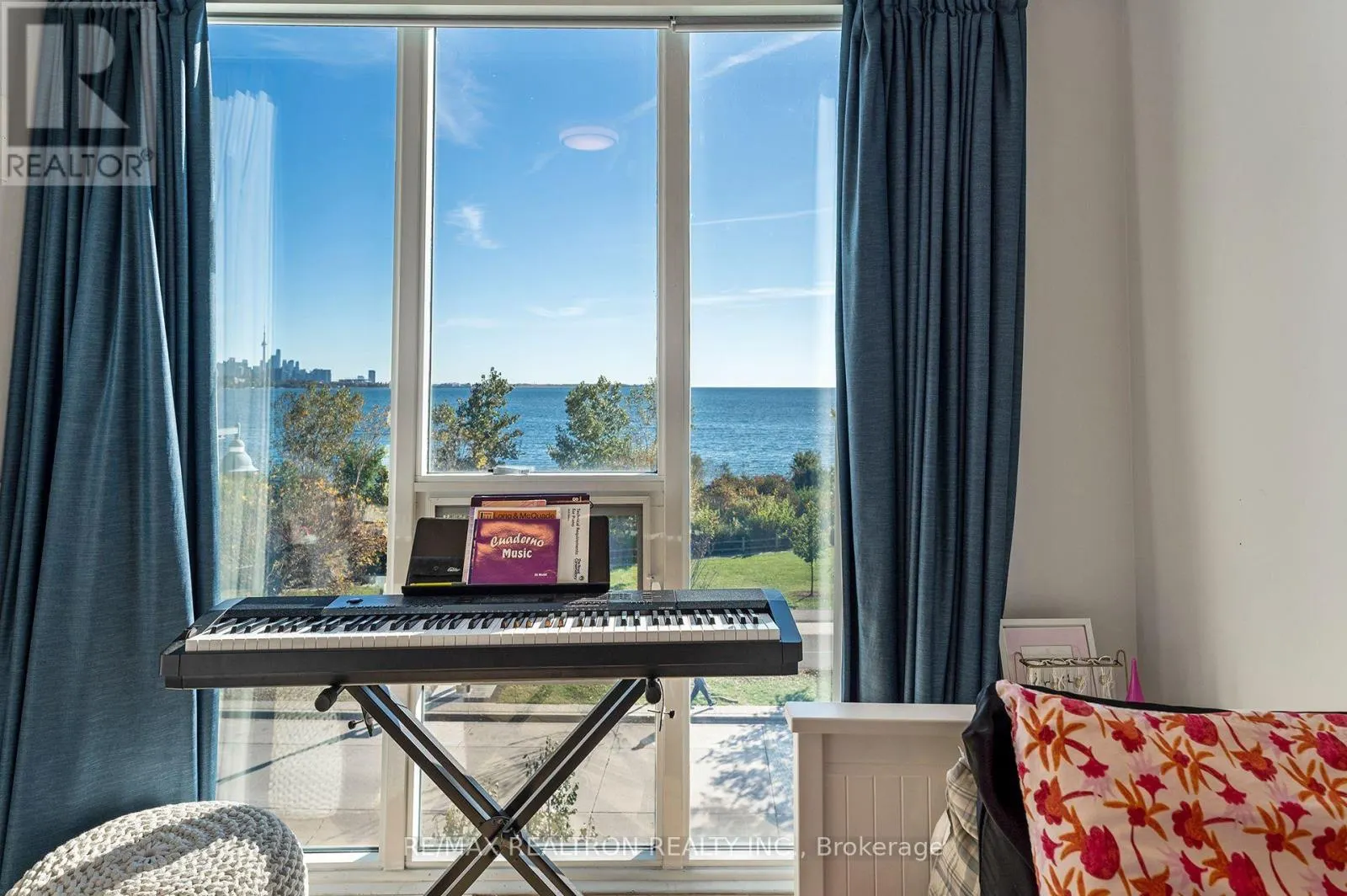 210 - 58 MARINE PARADE DRIVE