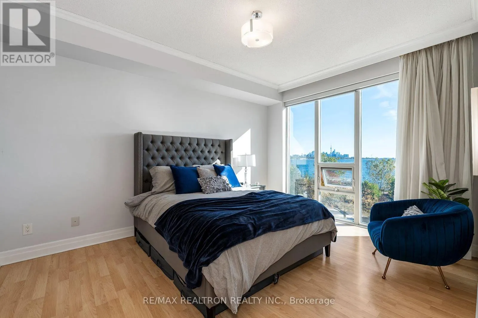 210 - 58 MARINE PARADE DRIVE