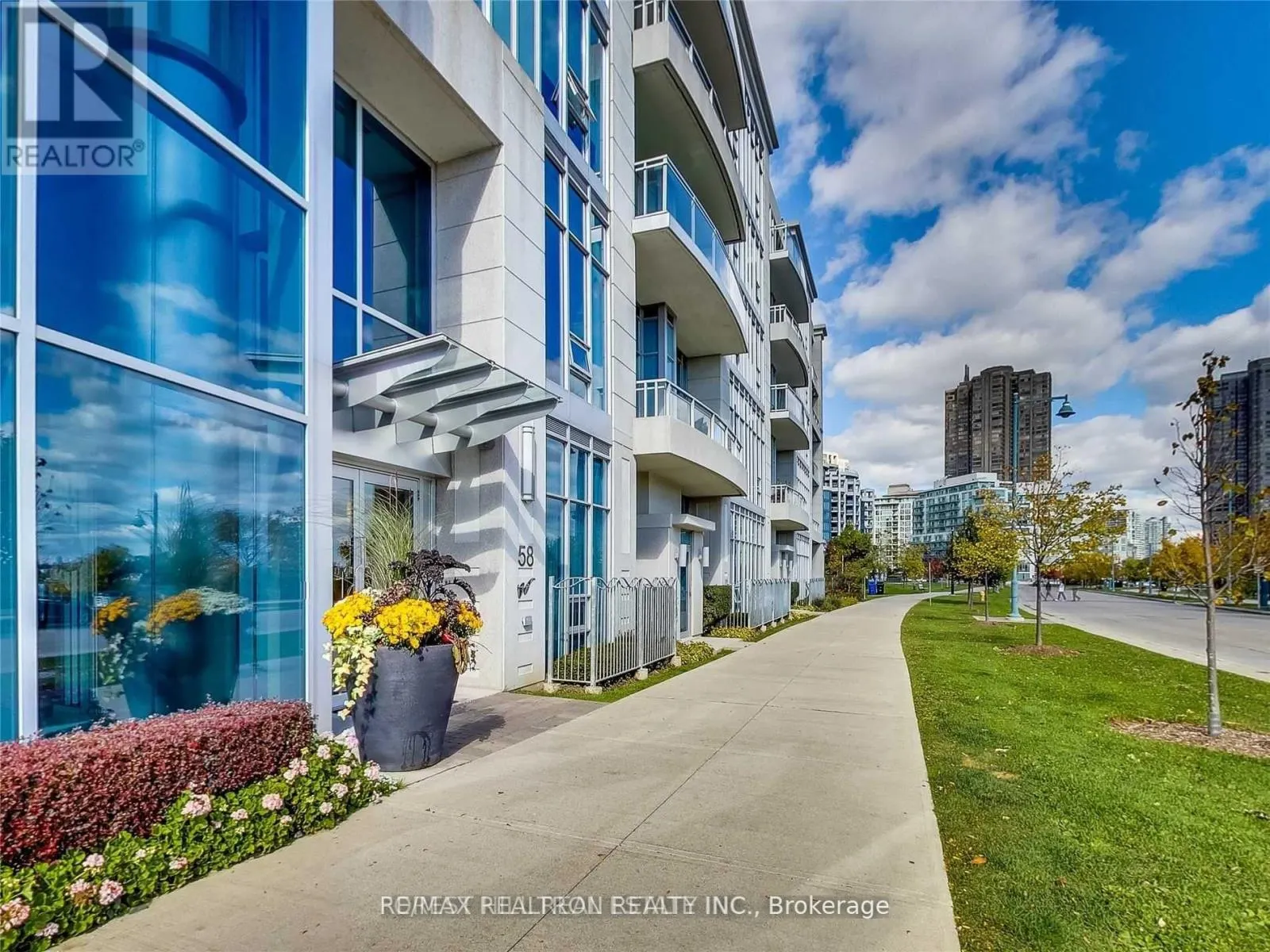 210 - 58 MARINE PARADE DRIVE
